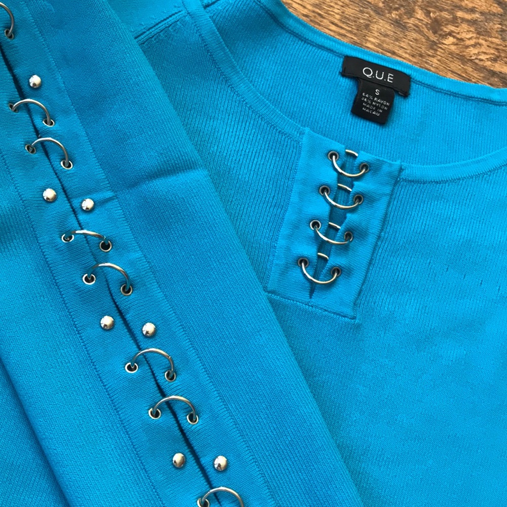Q.U.E. Blouse with metal rings
